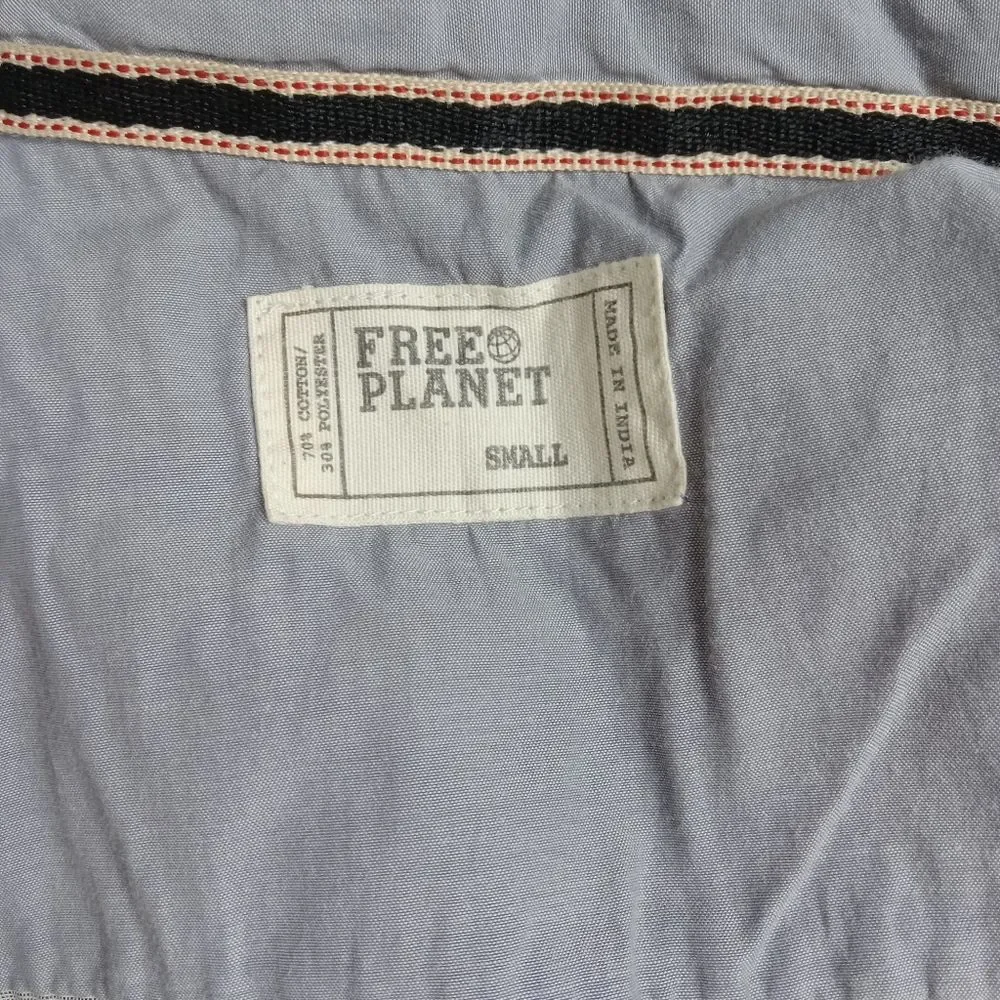 Free Planet button down‎ shirt Size Small